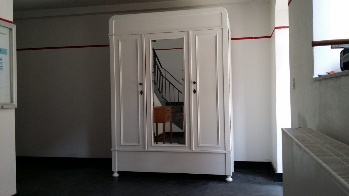 Kleiderschrank - ANTIQUITÄTEN - Back In Time Möbel, Vintage, Modern