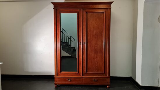 Kleiderschrank