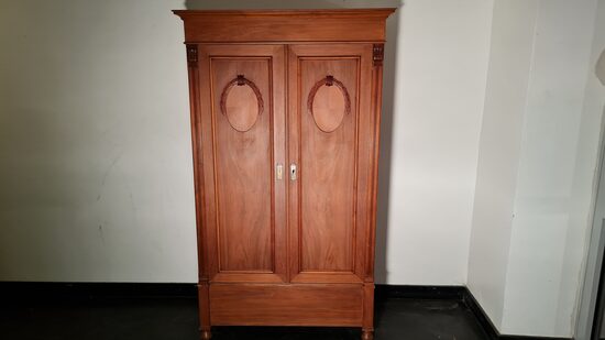 Kleiderschrank