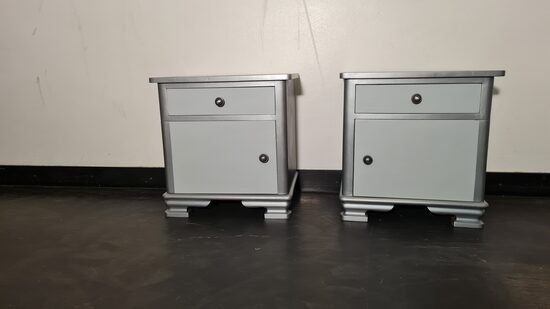 2 Nightstands