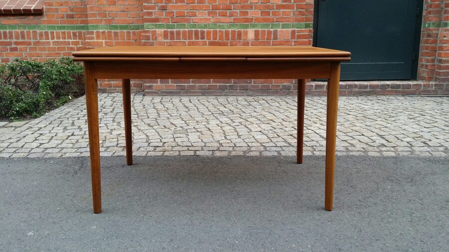 Ausziehtisch