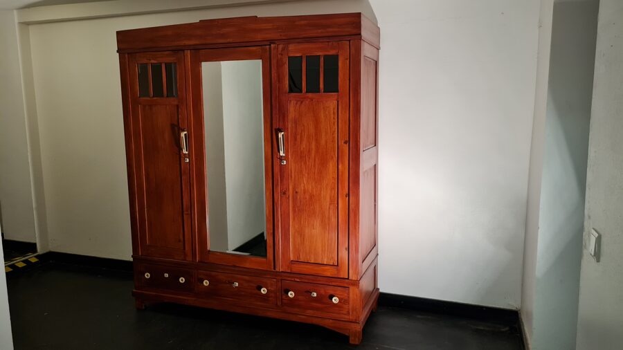 Kleiderschrank