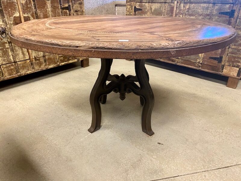 Round industrial table